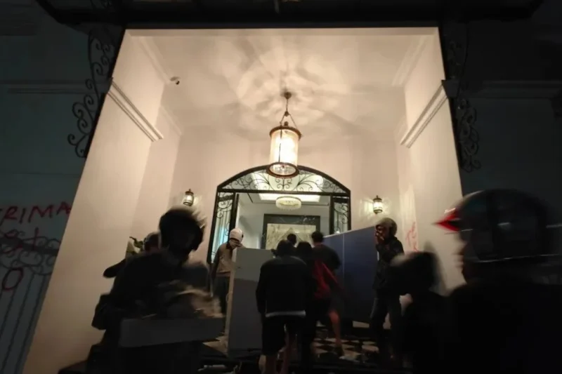 Rumah Eko Patrio di Jakarta Dijarah Massa Pasca Demo yang Kian Memanas
