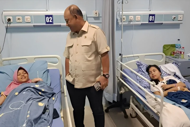 7 Remaja SMA di Jakut Dilarikan ke RS, MBG Diduga Penyebabnya