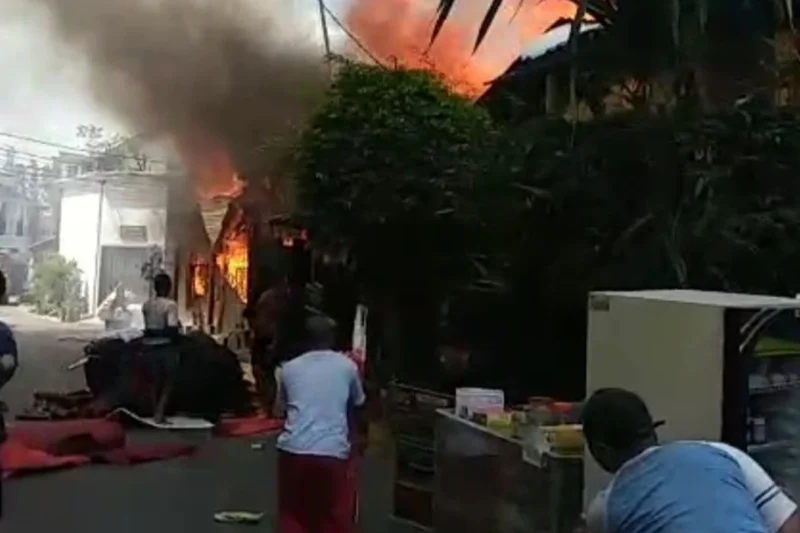 Bengkel Las di Duren Sawit Ludes Terbakar, Rugi Mencapai Rp450 Juta