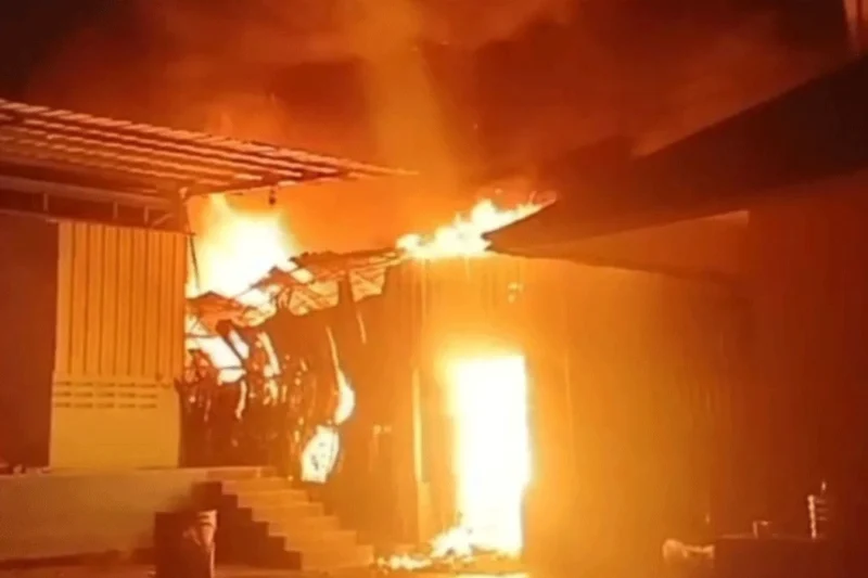 Kebakaran Gudang Ekspedisi di Cakung, Kerugian Capai Rp500 Juta