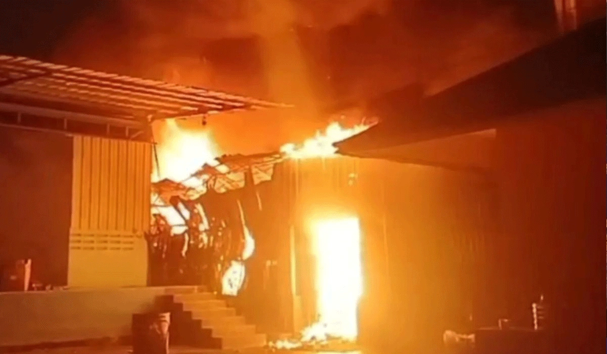 Kebakaran-Gudang-Ekspedisi-di-Cakung,-Kerugian-Capai-Rp500-Juta