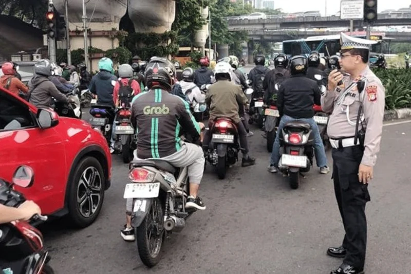 Kepadatan Lalu Lintas di Cawang dan Gatot Subroto, Padat kendaraan