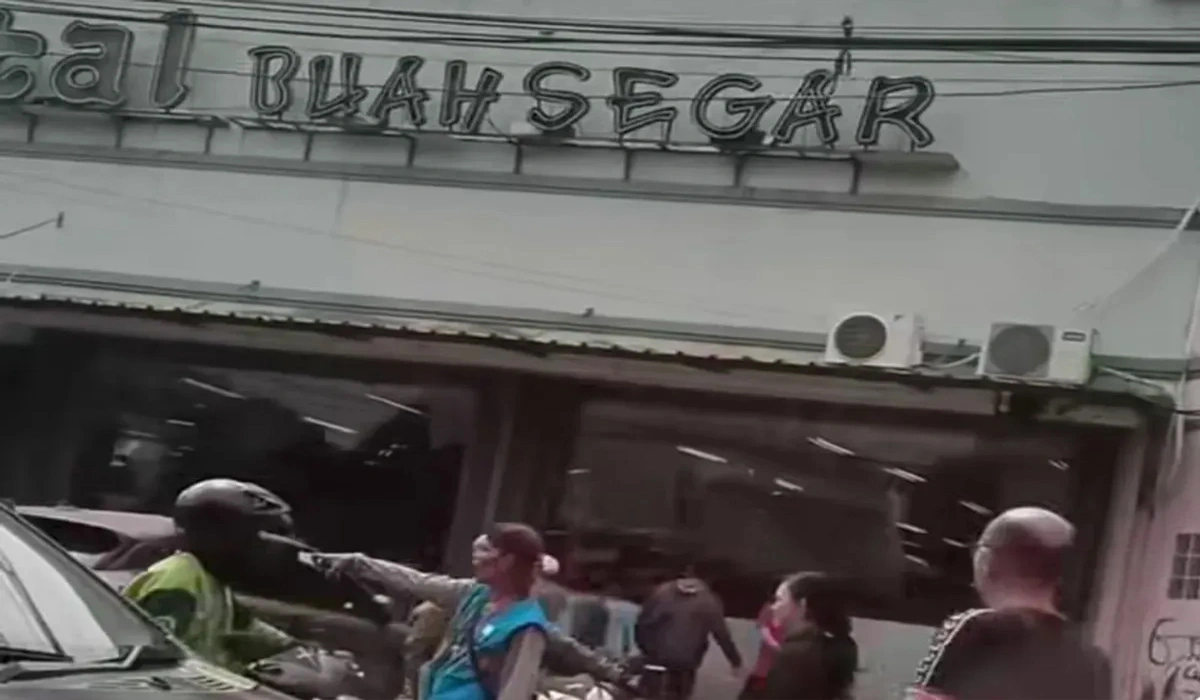 Rusaknya Toko beserta Stok Dagangan