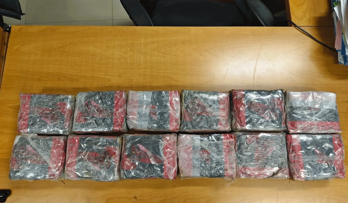 Sebanyak 12 Kg Sabu Disembunyikan Dalam Truk Pengangkut Buah, Sindikat Pengedar Dibekuk Di Tol Japek.