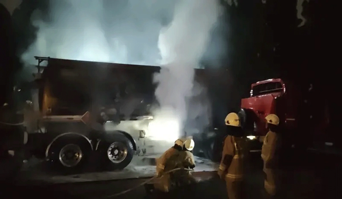 Mobil Tangki BBM Di SPBU Kemanggisan Terbakar, Kerugian Rp2,5 Miliar Dan Satu Luka Ringan