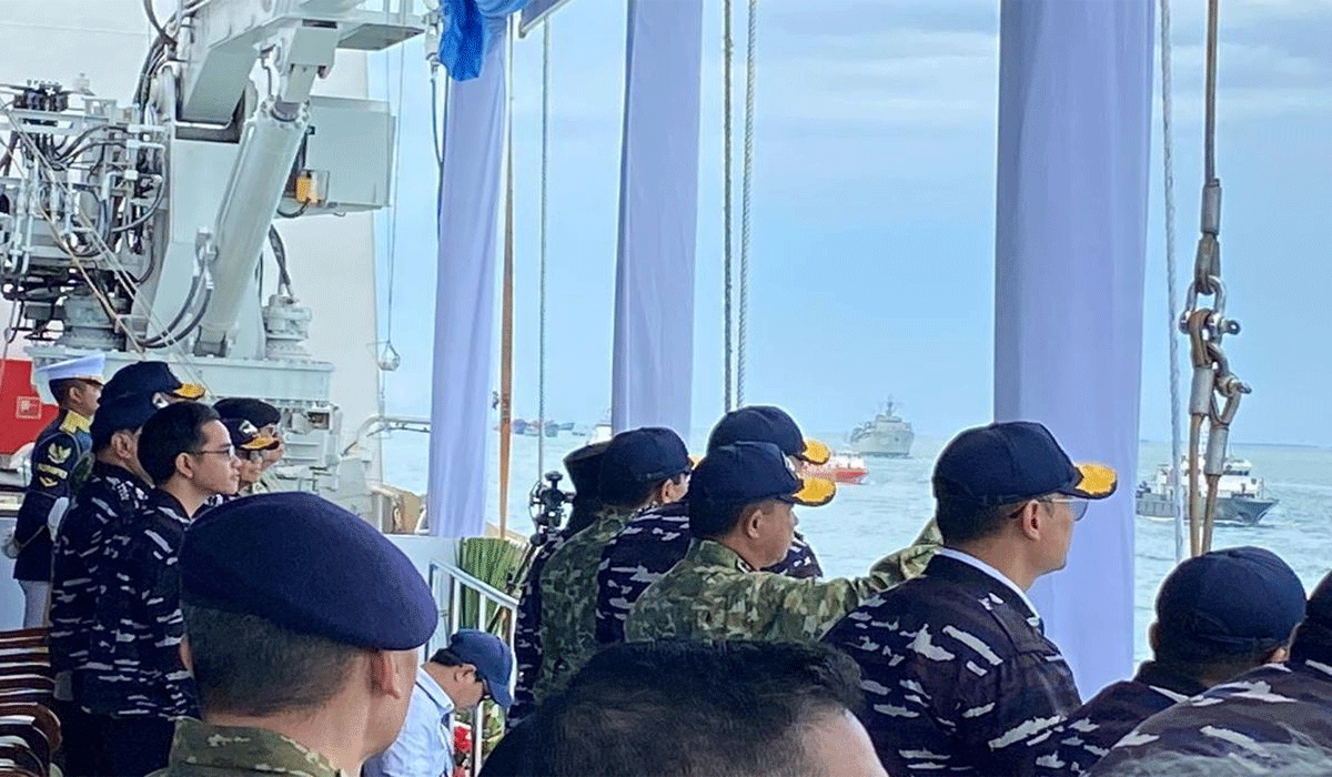 Prabowo Saksikan Parade Kapal Perang Canggih Di Teluk Jakarta, Bukti Kekuatan TNI AL Memukau