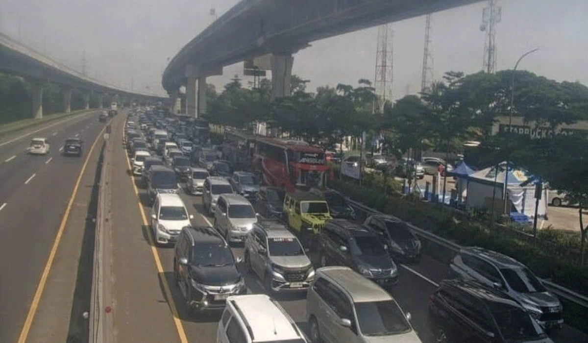 Kemacetan Menuju Bekasi dan Akses ke Rest Area