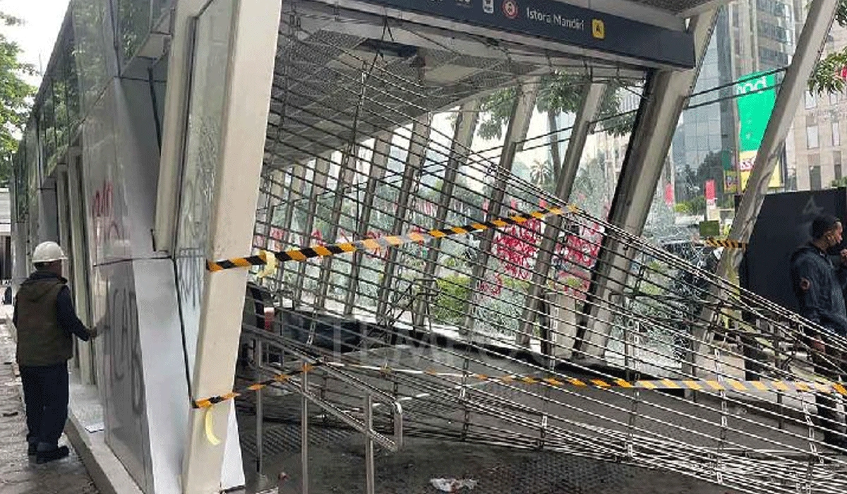 Pohon Tumbang Picu Gangguan Operasional MRT Jakarta